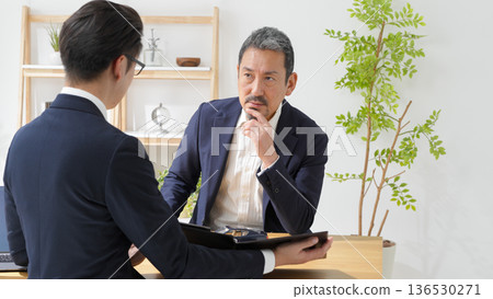 Men negotiating business Men negotiating business 136530271