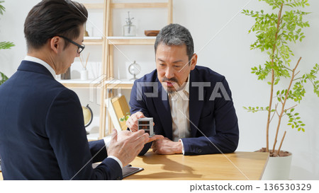 Men negotiating business Men negotiating business 136530329