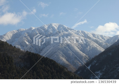 Snow-covered Mount Arashima 136530439