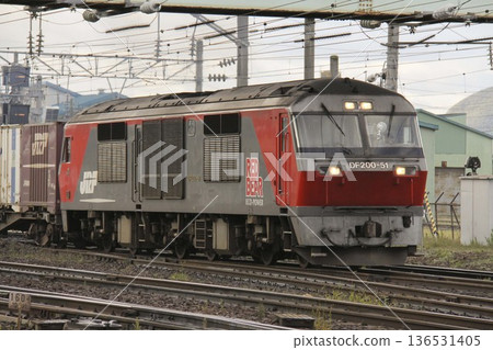 [Driver's seat confirmed] DF200 locomotive parked at Goryokaku Station 136531405