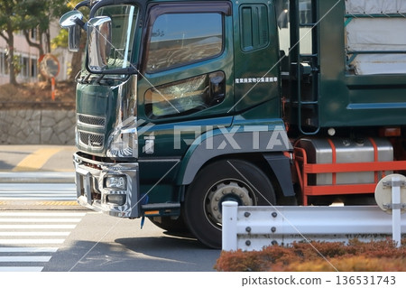 自卸車圖像 136531743