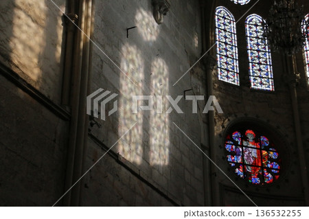 巴黎附近美麗小鎮莫雷敘盧萬的聖母教堂 136532255