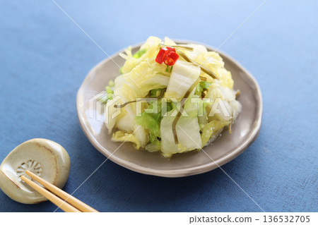 享用冬季蔬菜！醃漬大白菜 136532705