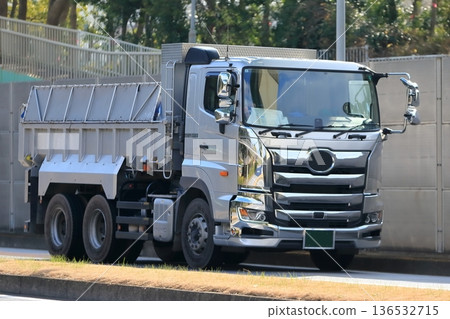 自卸車圖像 136532715