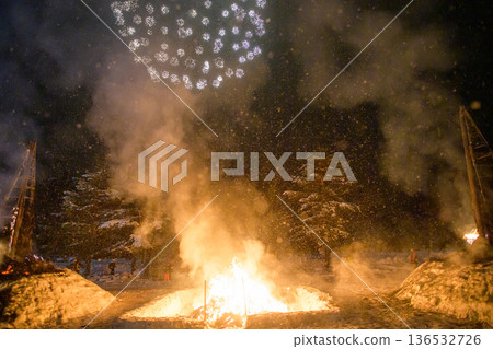 大田火祭:秋田縣大仙市的夢幻之夜煙火 大田火祭:秋田縣大仙市的夢幻之夜煙火 136532726