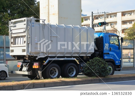 Garbage truck (garbage truck) image Garbage truck (garbage truck) image 136532830