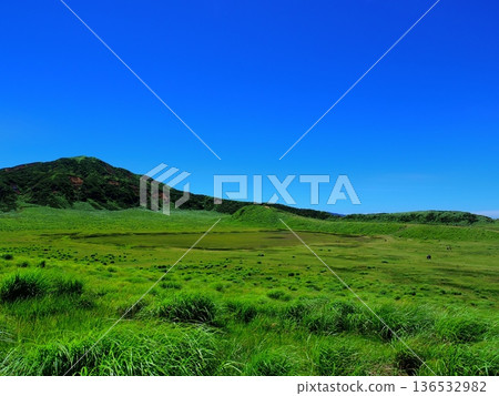 Kusasenrigahama Beach (Aso City, Kumamoto Prefecture) Kusasenrigahama Beach (Aso City, Kumamoto Prefecture) 136532982