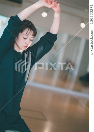 dancing, female, females 136533271