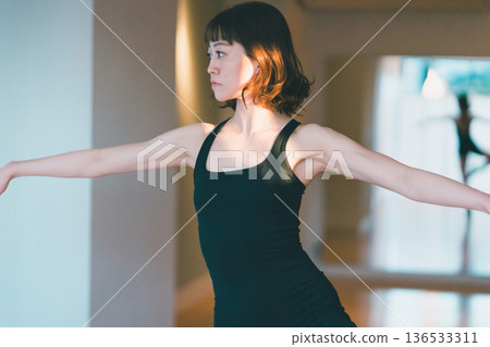 芭蕾 女生 女孩 136533311