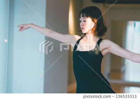 芭蕾 女生 女孩 136533313