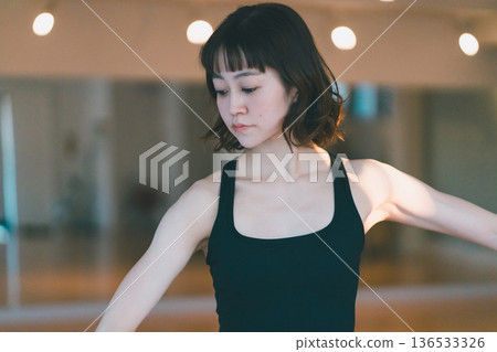 芭蕾 女生 女孩 136533326