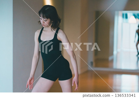 dancing, female, females 136533341