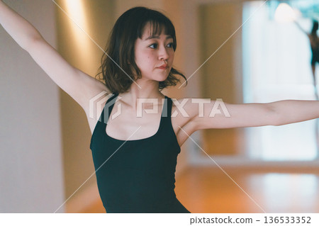 芭蕾 女生 女孩 136533352