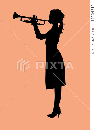 黃昏時的喇叭女孩 136534811