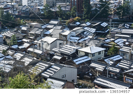 Winter scenery of Kanazawa with snow piled up on black tiles Winter scenery of Kanazawa with snow piled up on black tiles 136534957