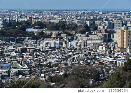 Winter scenery of Kanazawa with snow piled up on black tiles Winter scenery of Kanazawa with snow piled up on black tiles 136534964