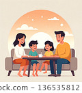 一個家庭在客廳放鬆 136535812