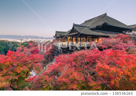 Kiyomizu寺在秋天 Kiyomizu寺在秋天 136536163