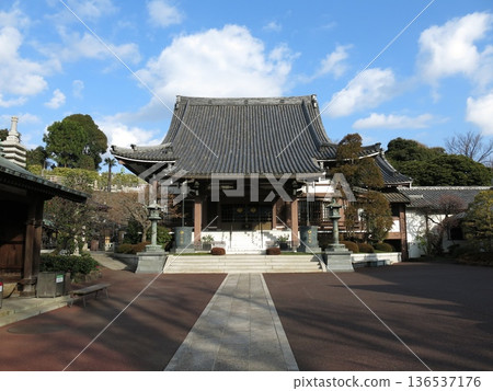 Honkakuji Temple (Main Hall) in Kanagawa Ward, Yokohama City Honkakuji Temple (Main Hall) in Kanagawa Ward, Yokohama City 136537176