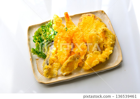 Vegetable and seafood tempura 136539461