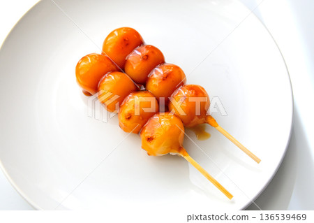 Mitarashi dumpling  136539469