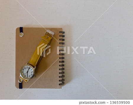 手錶背面和環形筆記本 手錶背面和環形筆記本 136539500