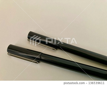 Two pens 3 Two pens 3 136539611