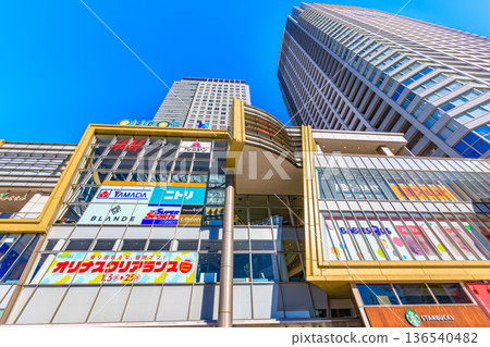 墨田區、東京 Olinas 購物中心和 Olinas 塔的城市景觀 136540482