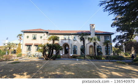 西式建築,在藍天中閃耀 西式建築,在藍天中閃耀 136540970