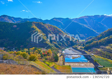 Autumn view of the southeast side from the Miho Dam trail in Yamakita Town, Kanagawa Prefecture (including the Kawachi River and Mt. Ono) Autumn view of the southeast side from the Miho Dam trail in Yamakita Town, Kanagawa Prefecture (including the Kawachi River and Mt. Ono) 136542720
