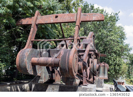Currently residing in Brentford at the Kew Bridge Steam Museum, this fragment of a Cornish beam steam engine was formerly an essential part of the Hammersmith Water Works. 136543032