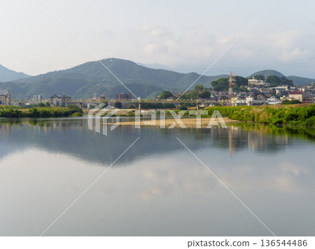 大和川流經大阪府柏原市 136544486