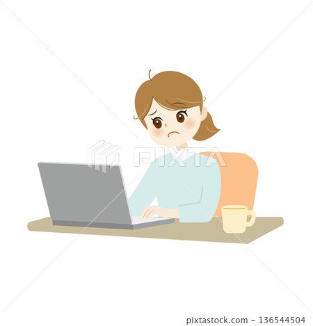 一位神情憂慮的女子站在筆記型電腦前。 136544504