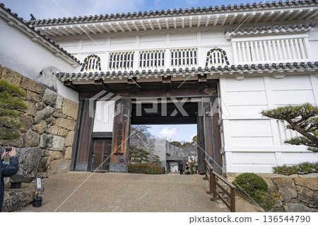The main entrance to Himeji Castle, a World Heritage Site and National Treasure, is the Hishi-no-mon Gate The main entrance to Himeji Castle, a World Heritage Site and National Treasure, is the Hishi-no-mon Gate 136544790