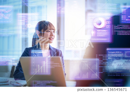 一位女性在訪談中說道 136545671