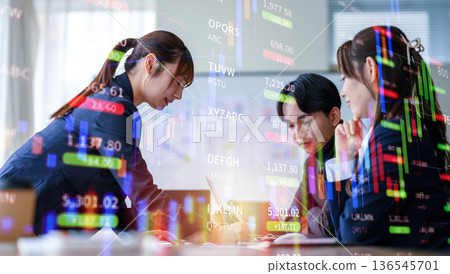 年輕員工合作 136545701