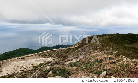 從東京神津島天上山眺望的景色 136545896