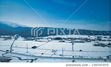 The area around the Kurobe River alluvial fan in eastern Toyama Prefecture, white with snow. 136545959
