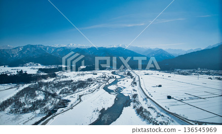 The area around the Kurobe River alluvial fan in eastern Toyama Prefecture, white with snow. The area around the Kurobe River alluvial fan in eastern Toyama Prefecture, white with snow. 136545969