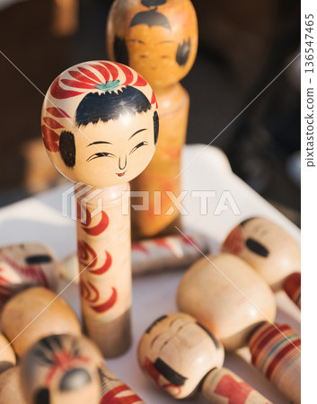 木芥子娃娃是日本的傳統工藝品，代表日本文化和旅遊業。 136547465