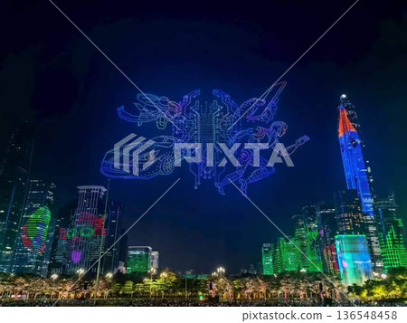 夜空中的一場光影秀 136548458