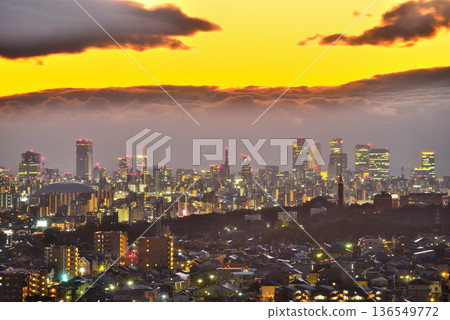 愛知縣:從尾張日市的Skyward Asahi俯瞰名古屋市的傍晚景色 愛知縣:從尾張日市的Skyward Asahi俯瞰名古屋市的傍晚景色 136549772