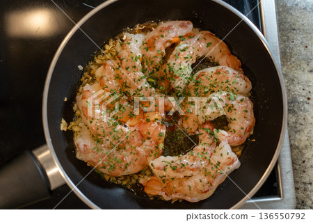 shrimp, prawns, cooking 136550792