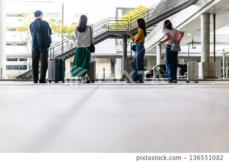 Travelers waiting at the station ■Photography cooperation: Kansai International Airport (KIX) 136551082
