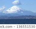 富士山白雪覆蓋 136551530