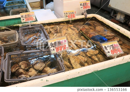 Hokkaido's Summer Seafood Market 136553166