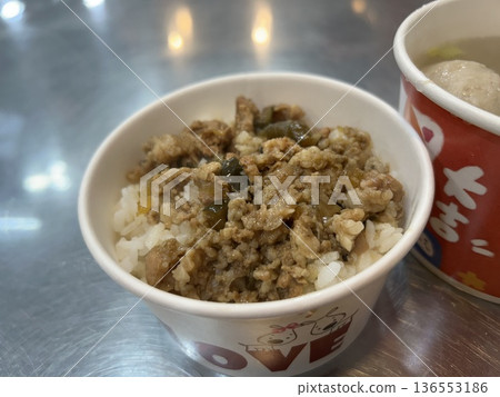 Rice-cooked rice 136553186