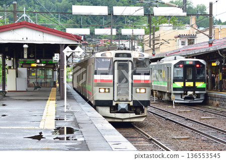 JR Hokkaido Hakodate Main Line: Scenery from the window of a local train from Otaru Station to Yoichi Station (Summer rain, 2023) JR Hokkaido Hakodate Main Line: Scenery from the window of a local train from Otaru Station to Yoichi Station (Summer rain, 2023) 136553545