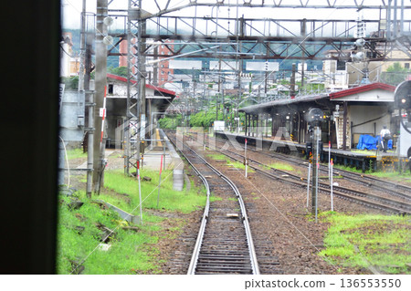 JR Hokkaido Hakodate Main Line: Scenery from the window of a local train from Otaru Station to Yoichi Station (Summer rain, 2023) 136553550