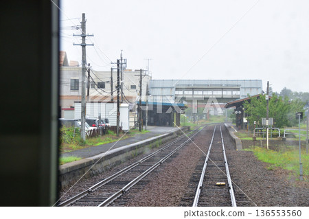 JR Hokkaido Hakodate Main Line: Scenery from the window of a local train from Otaru Station to Yoichi Station (Summer rain, 2023) JR Hokkaido Hakodate Main Line: Scenery from the window of a local train from Otaru Station to Yoichi Station (Summer rain, 2023) 136553560
